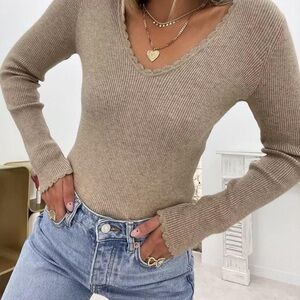 NWT Scalloped Trim Ribbed Sweater in Beige Tan - S